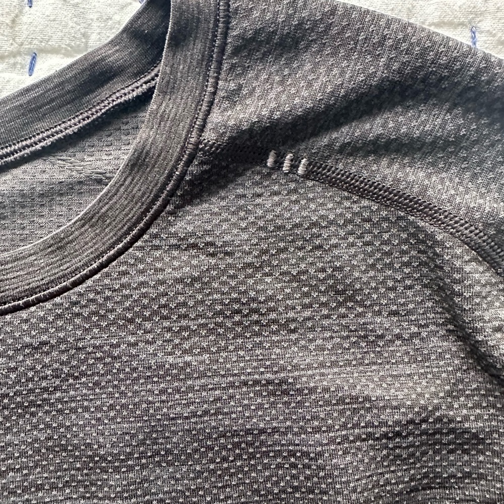 Men’s Large Multi Color Lululemon Metal Tech Long Sleeve Shirt size Large. - Picture 4 of 7